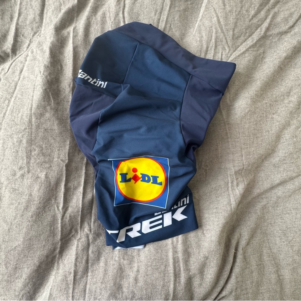 Women’s medium trek bike shorts santini